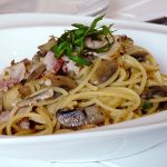 Спагетти с грибами в сливочном соусе